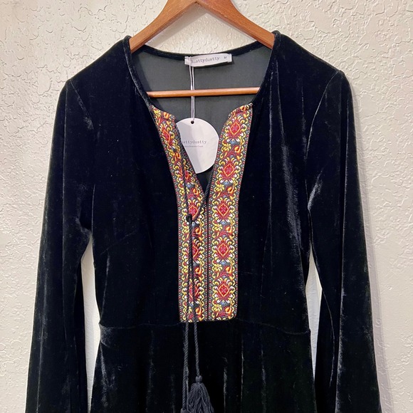 Rusttydustty Black Velvet Embroidered Boho Mini Dress Bell Sleeve Tassel NWT M - Picture 2 of 7